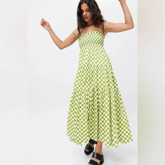 green emerald velvet dress Amazon.com: En Saison Women's Reagan Midi Dress, Sage, Green, Floral, S :  Clothing, Shoes & Jewelry